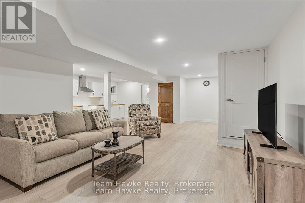 969 William Street, Midland, ON - Indoor Photo Showing Living Room