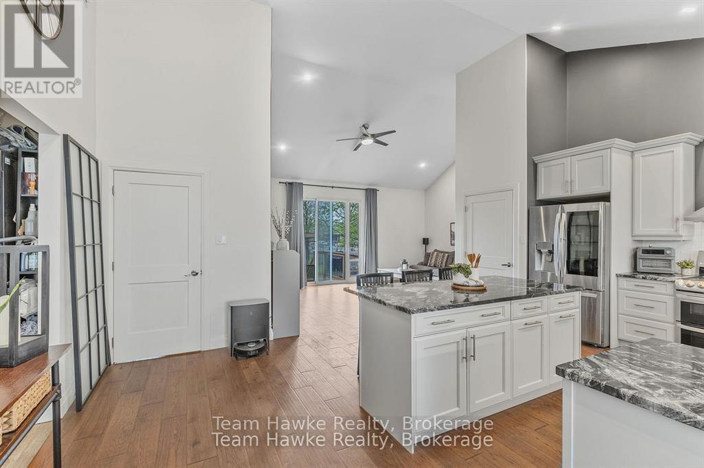 969 William Street, Midland, ON - Indoor Photo Showing Kitchen With Upgraded Kitchen