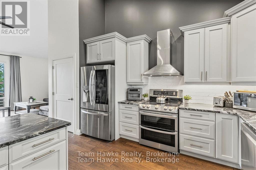 969 William Street, Midland, ON - Indoor Photo Showing Kitchen