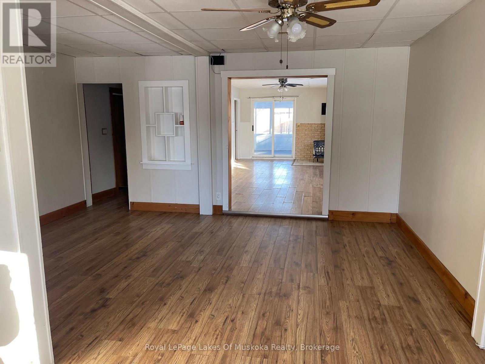 Dining area - 560 John Street N, Gravenhurst (Muskoka (S)), ON - Indoor Photo Showing Other Room