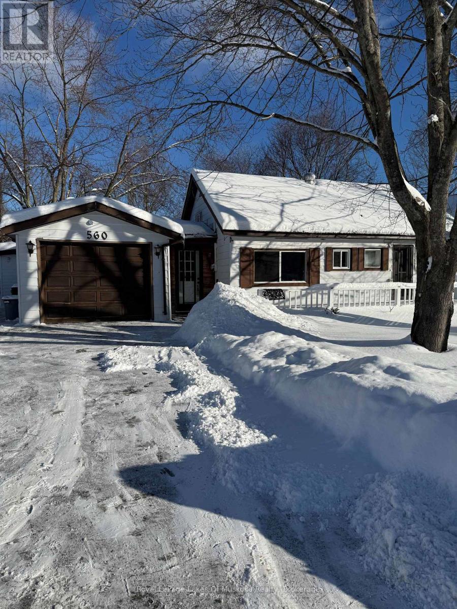 560 John Street N, Gravenhurst (Muskoka (S)), ON - Outdoor