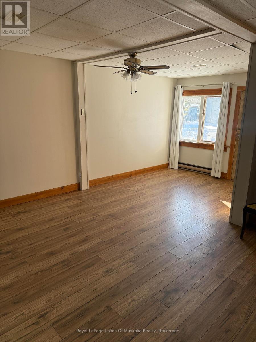 560 John Street N, Gravenhurst (Muskoka (S)), ON - Indoor Photo Showing Other Room