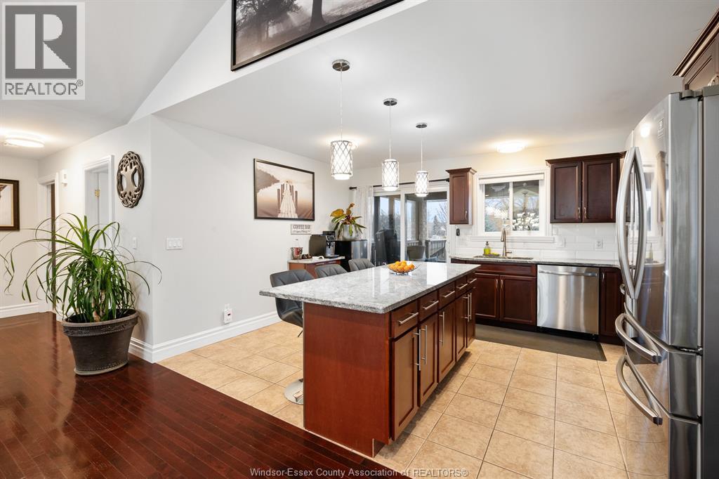 8384 Annie, Amherstburg, ON - Indoor Photo Showing Kitchen With Upgraded Kitchen