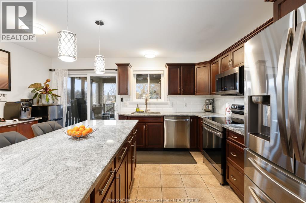 8384 Annie, Amherstburg, ON - Indoor Photo Showing Kitchen With Double Sink With Upgraded Kitchen