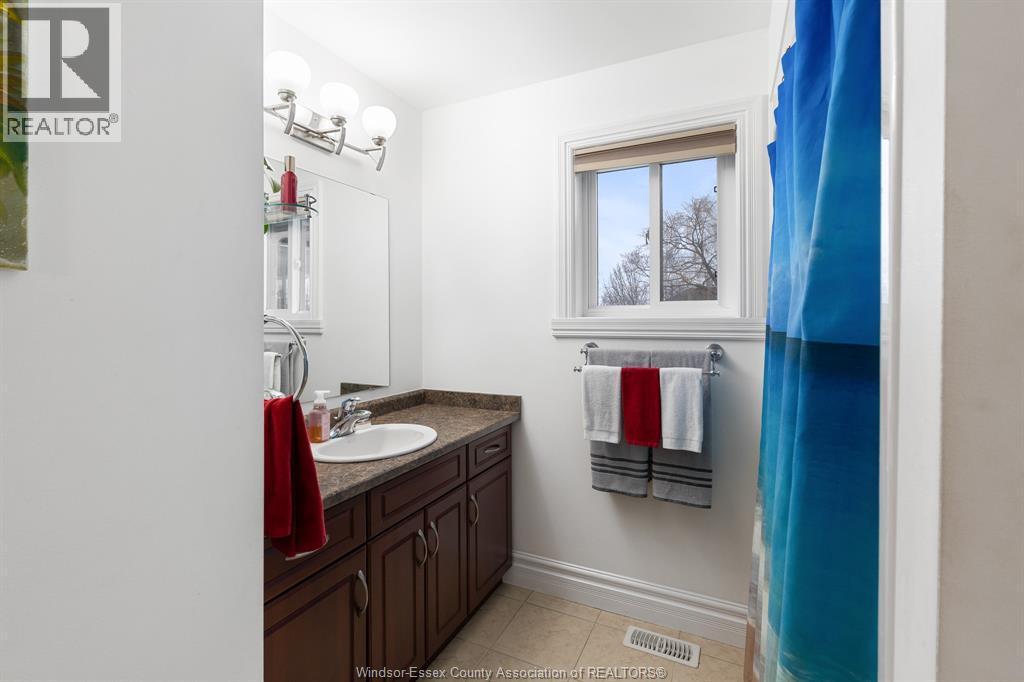 8384 Annie, Amherstburg, ON - Indoor Photo Showing Bathroom