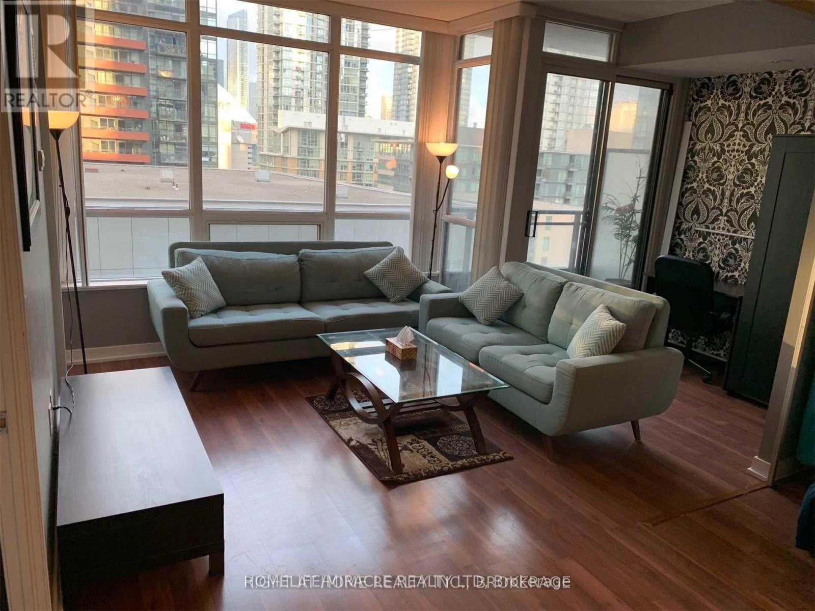 707 - 8 Telegram Mews, Toronto, ON - Indoor Photo Showing Living Room