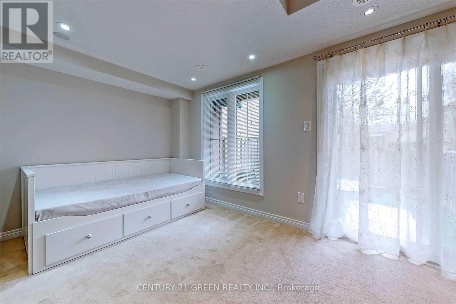 21 Cedar Lake Crescent, Brampton, ON - Indoor