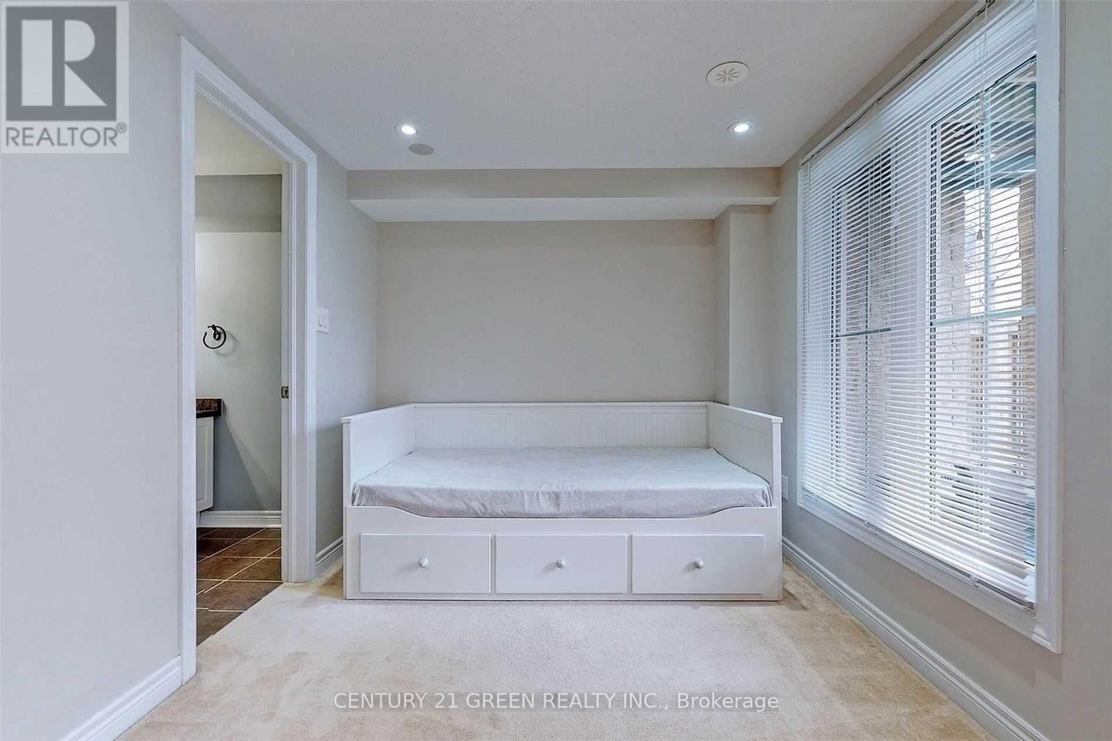 21 Cedar Lake Crescent, Brampton, ON - Indoor