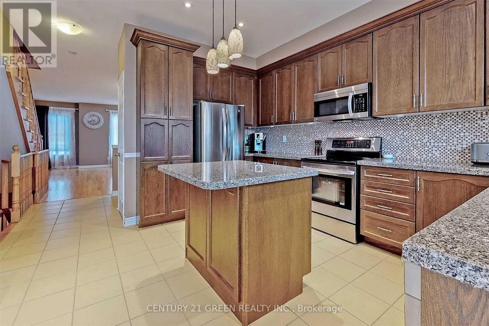 21 Cedar Lake Crescent, Brampton, ON - Indoor Photo Showing Kitchen