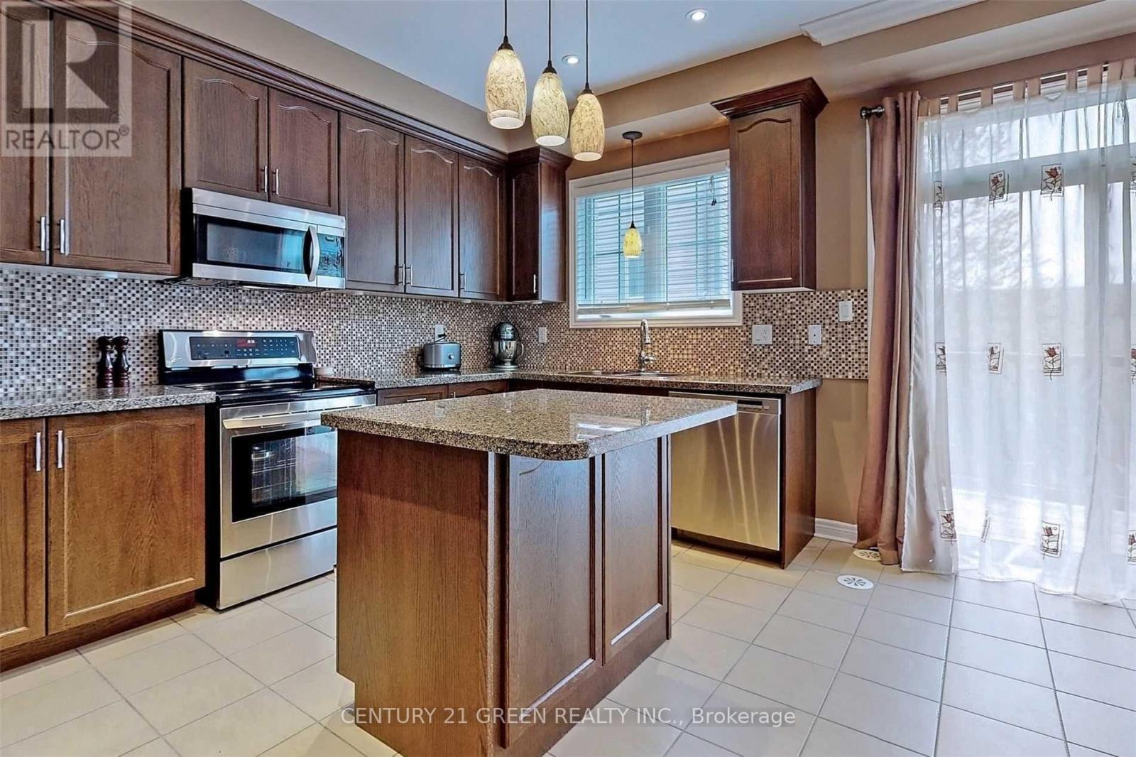 21 Cedar Lake Crescent, Brampton, ON - Indoor Photo Showing Kitchen