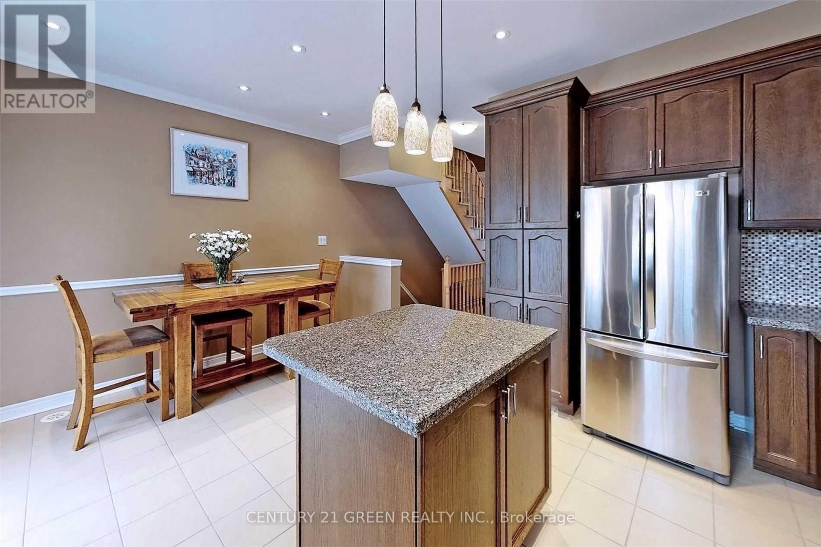 21 Cedar Lake Crescent, Brampton, ON - Indoor Photo Showing Kitchen