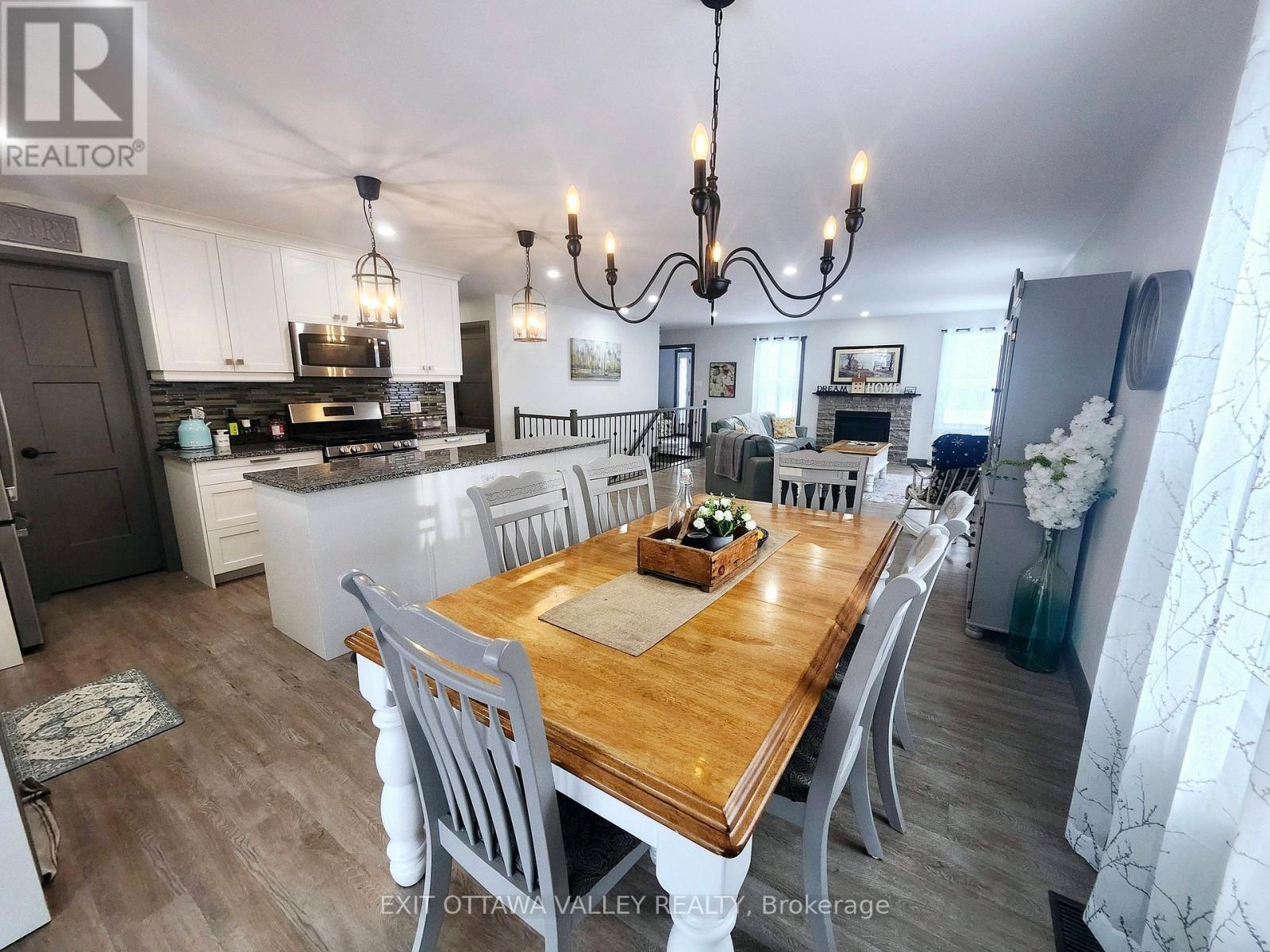 1485 Rapid Road, Whitewater Region, ON - Indoor Photo Showing Dining Room