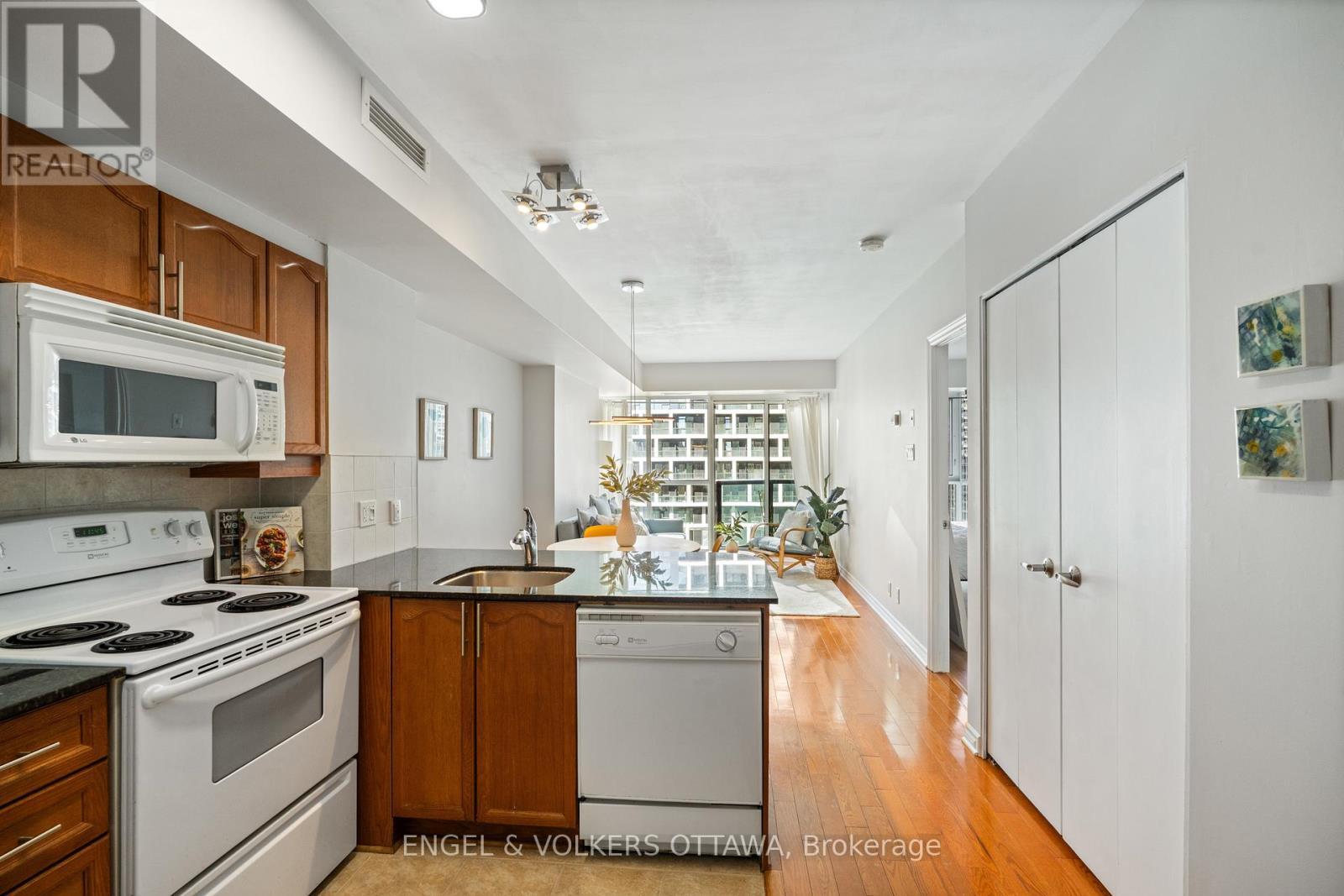 1403 - 445 Laurier Avenue W, Ottawa, ON - Indoor Photo Showing Kitchen