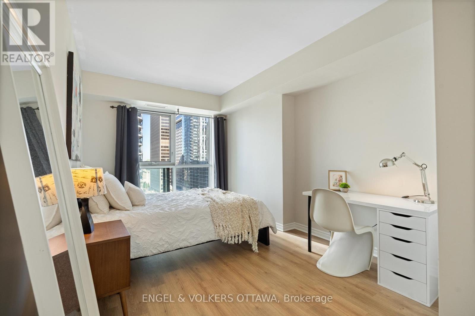 1403 - 445 Laurier Avenue W, Ottawa, ON - Indoor Photo Showing Bedroom