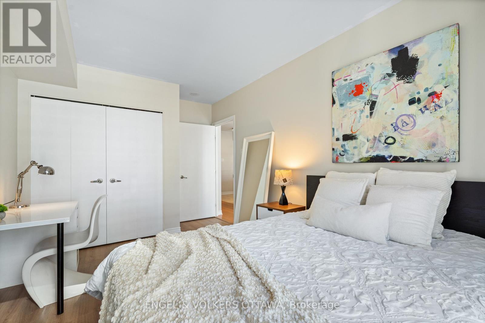 1403 - 445 Laurier Avenue W, Ottawa, ON - Indoor Photo Showing Bedroom