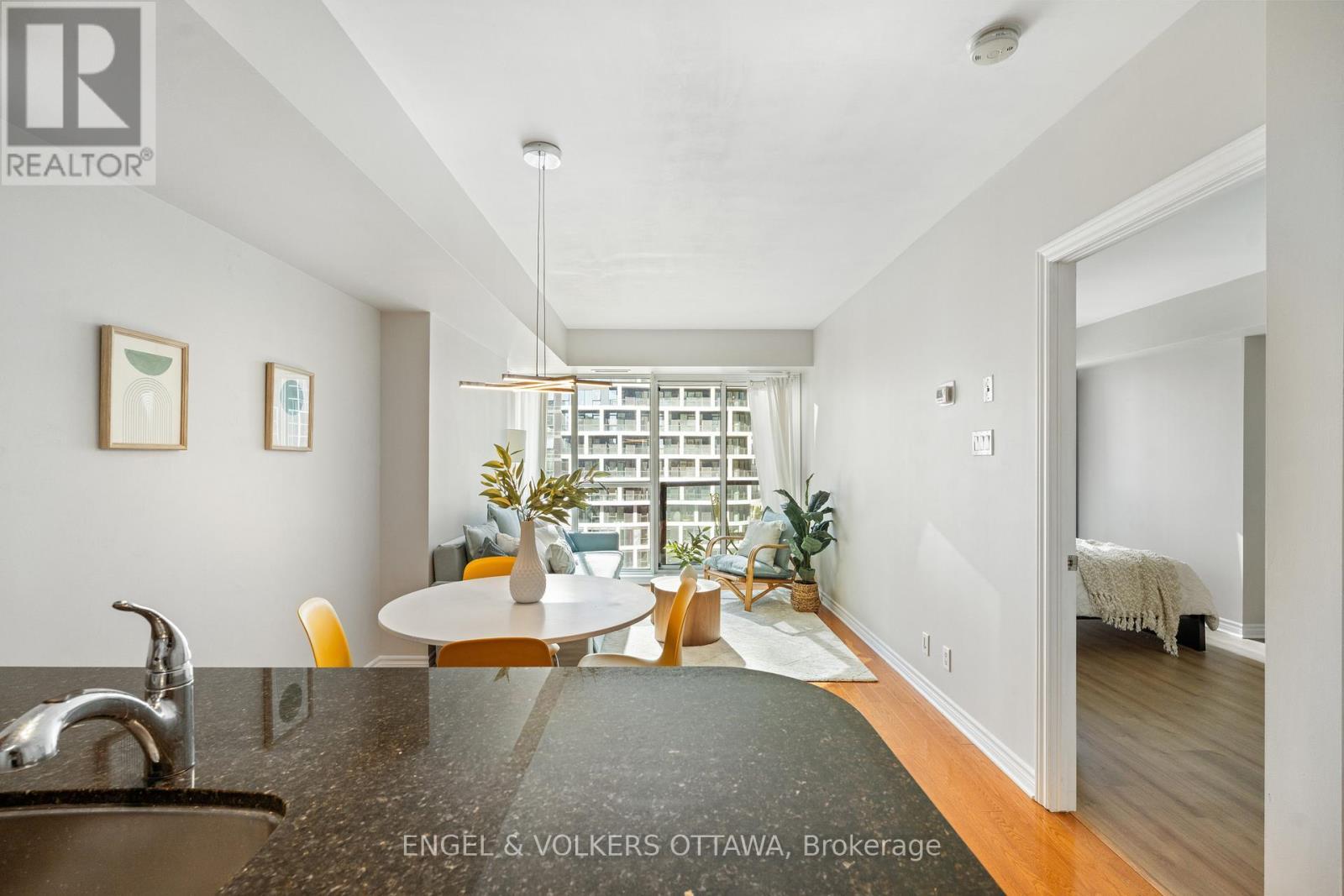 1403 - 445 Laurier Avenue W, Ottawa, ON - Indoor