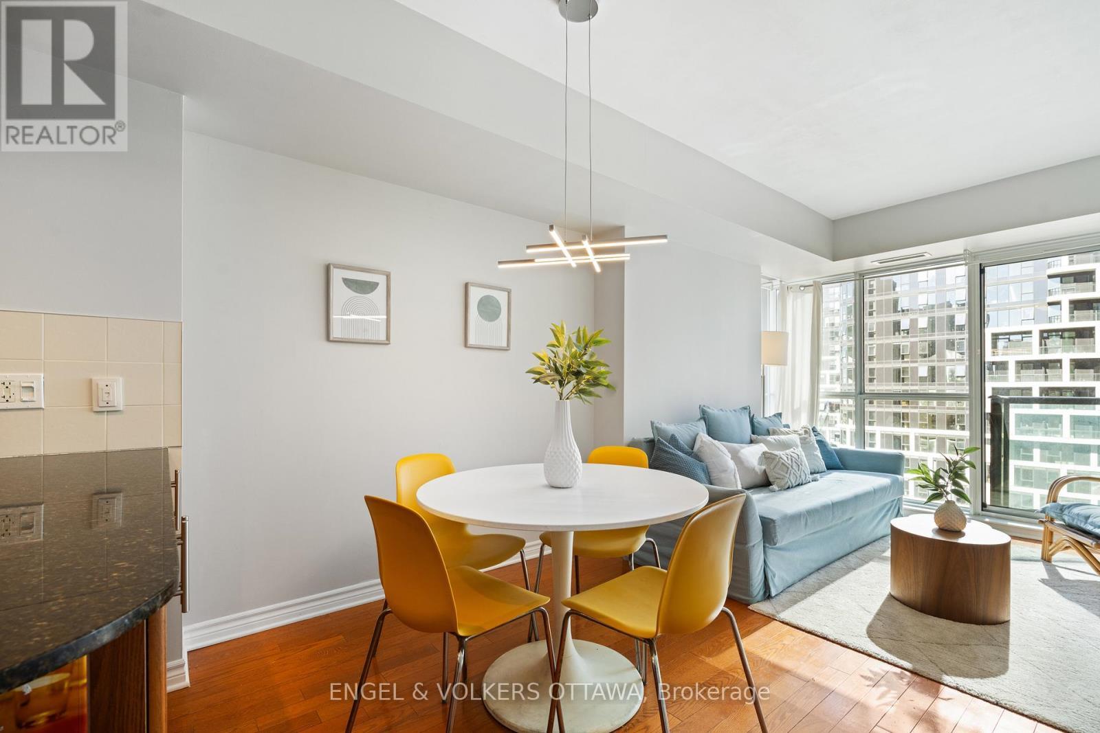 1403 - 445 Laurier Avenue W, Ottawa, ON - Indoor