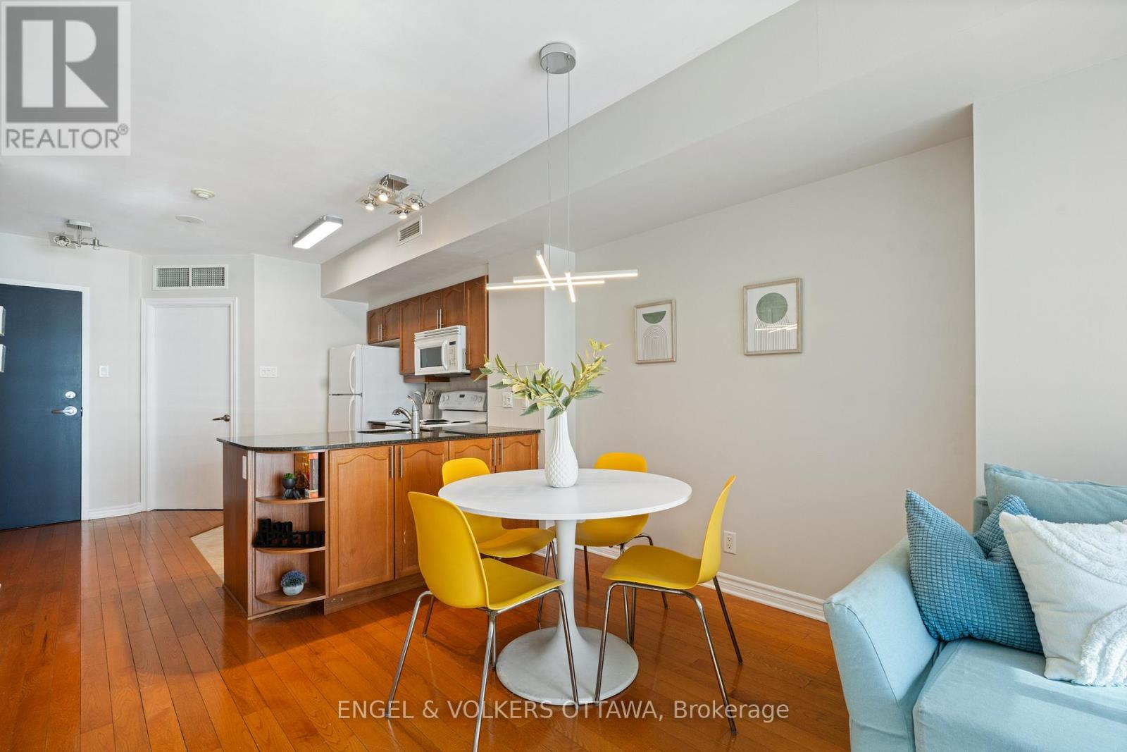 1403 - 445 Laurier Avenue W, Ottawa, ON - Indoor