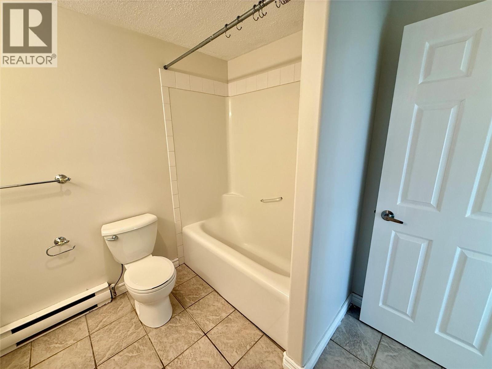 Bathroom in suite - 5201 Fairway Drive Unit# 704, Fairmont Hot Springs, BC - Indoor Photo Showing Bathroom