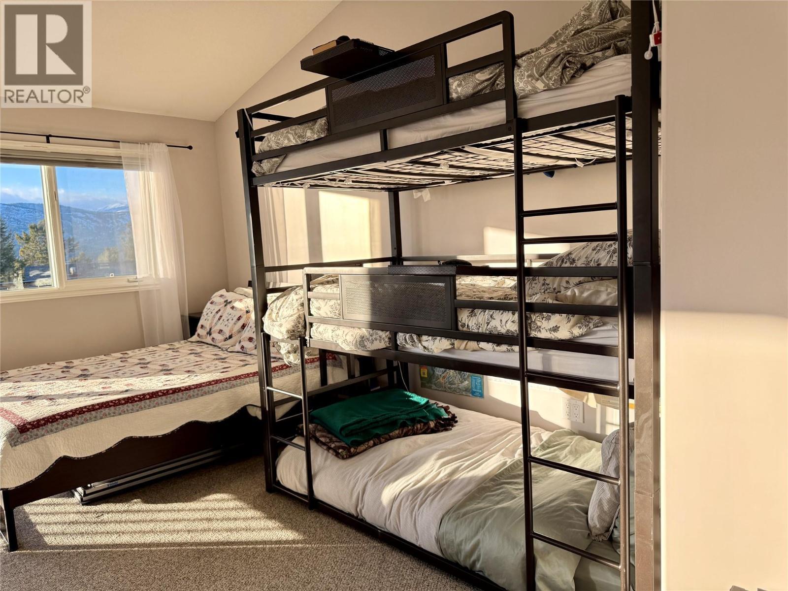 5201 Fairway Drive Unit# 704, Fairmont Hot Springs, BC - Indoor Photo Showing Bedroom