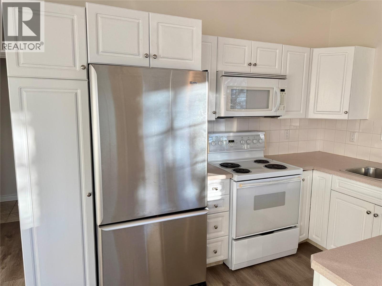 5201 Fairway Drive Unit# 704, Fairmont Hot Springs, BC - Indoor Photo Showing Kitchen