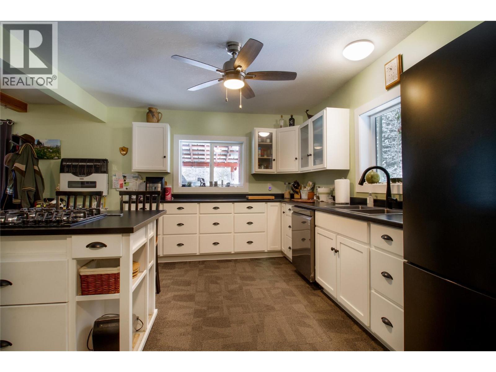 475 Westside Road, Trout Lake, BC - Indoor Photo Showing Kitchen