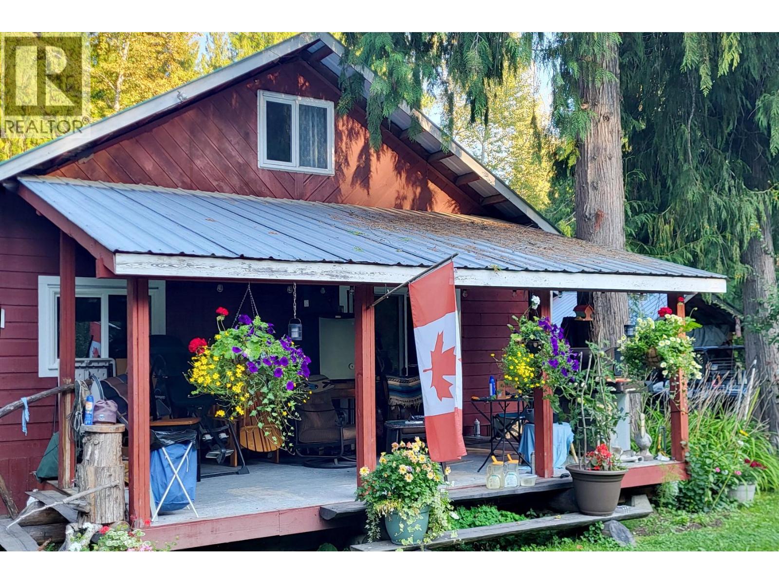 475 Westside Road, Trout Lake, BC - Outdoor