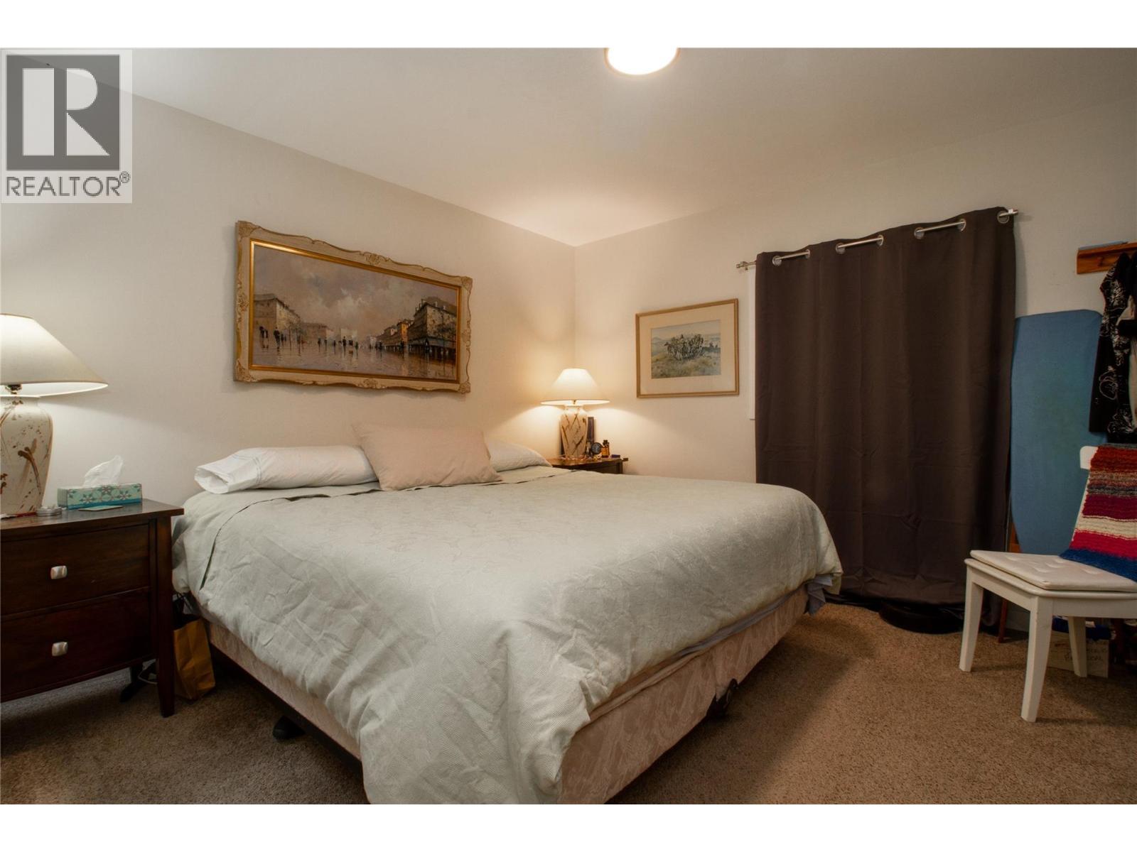 475 Westside Road, Trout Lake, BC - Indoor Photo Showing Bedroom