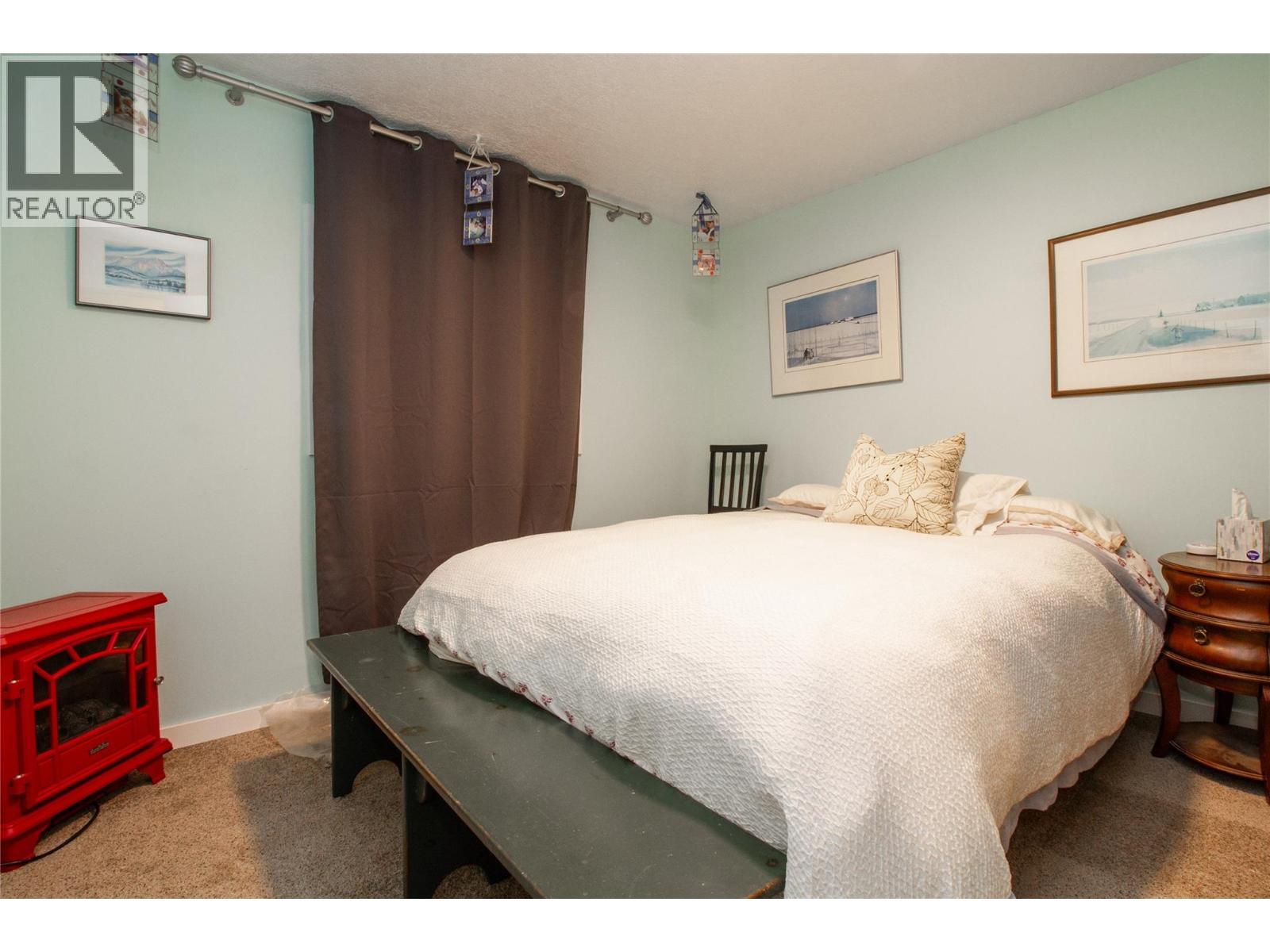 475 Westside Road, Trout Lake, BC - Indoor Photo Showing Bedroom