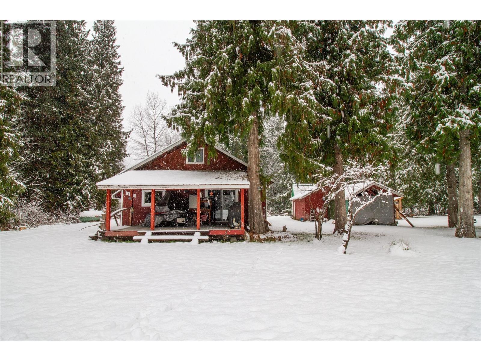 475 Westside Road, Trout Lake, BC - Outdoor