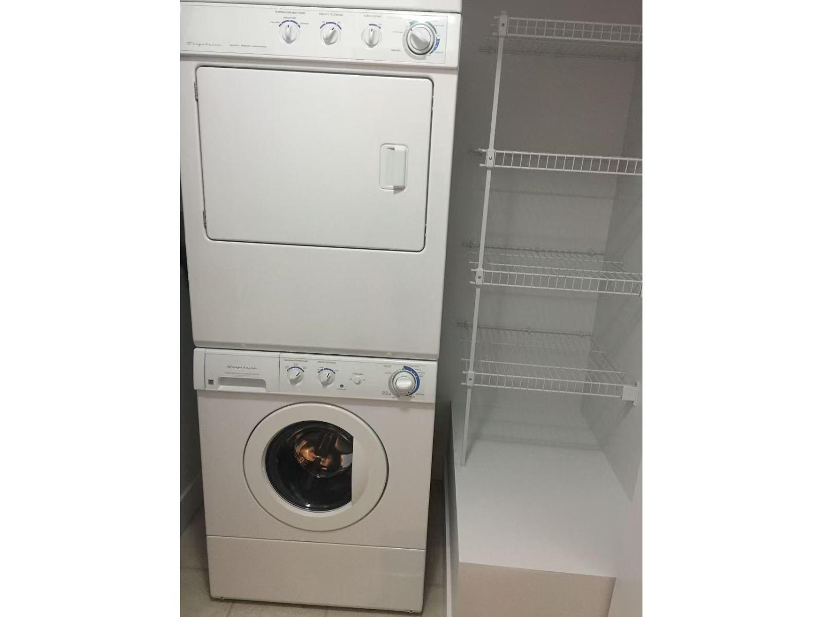 53 2450 161A Street, Surrey, BC - Indoor Photo Showing Laundry Room