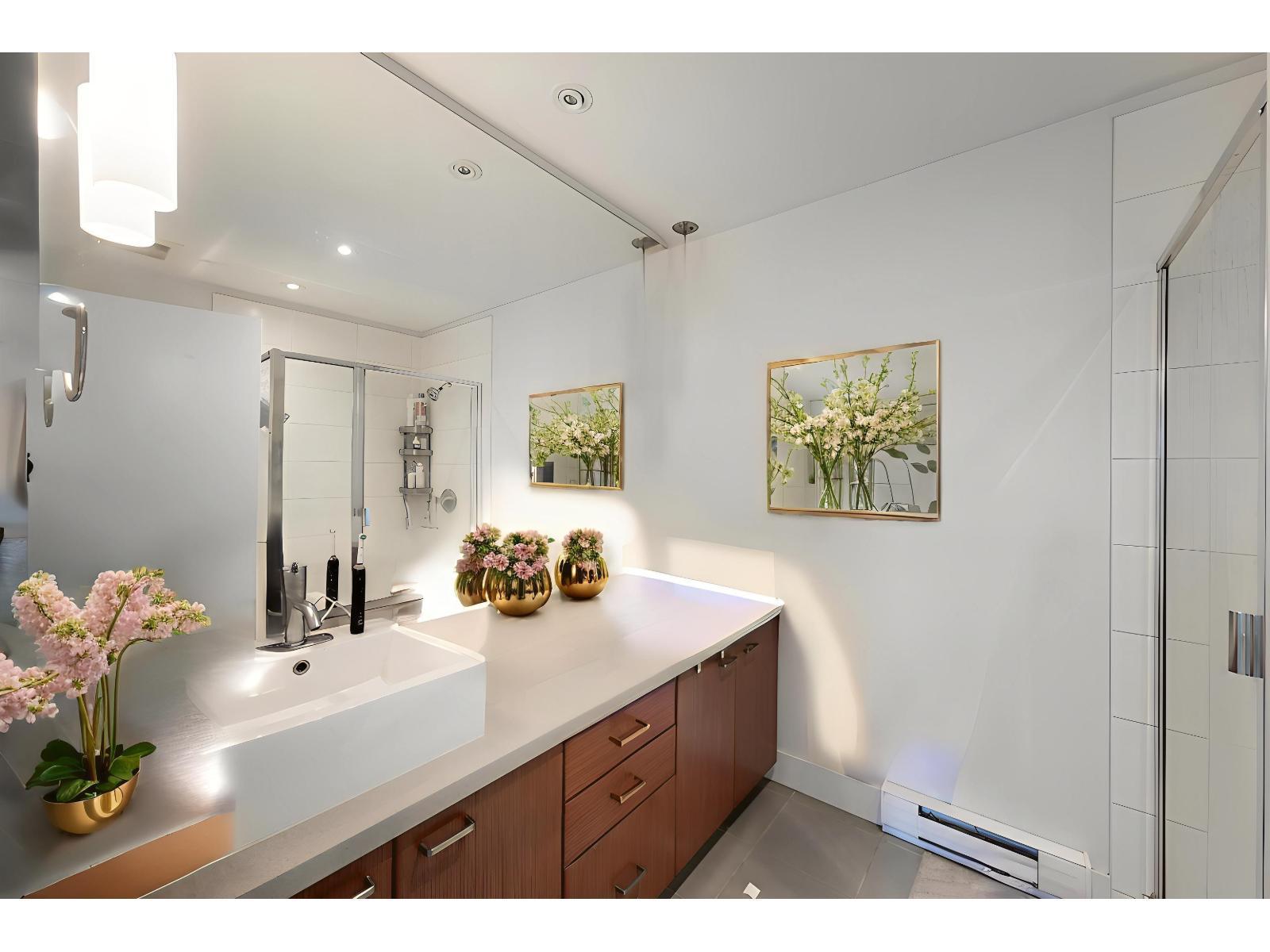 53 2450 161A Street, Surrey, BC - Indoor Photo Showing Bathroom