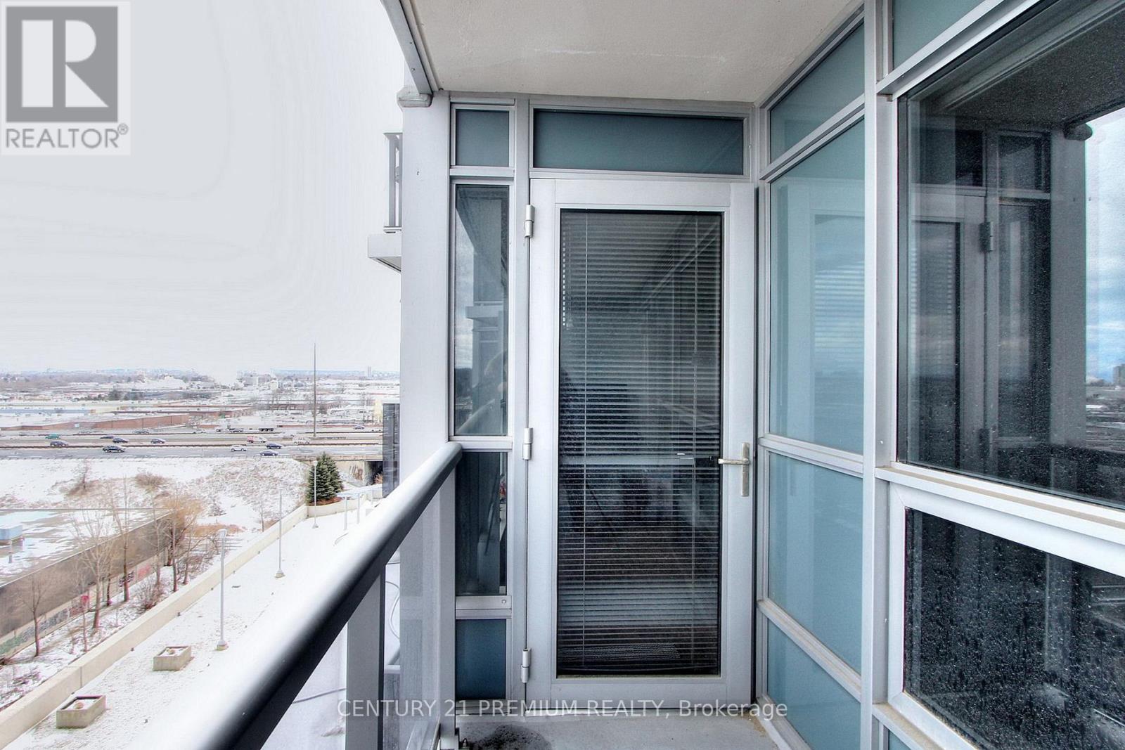 1015 - 135 Village Green Square, Toronto, ON - Outdoor With Exterior