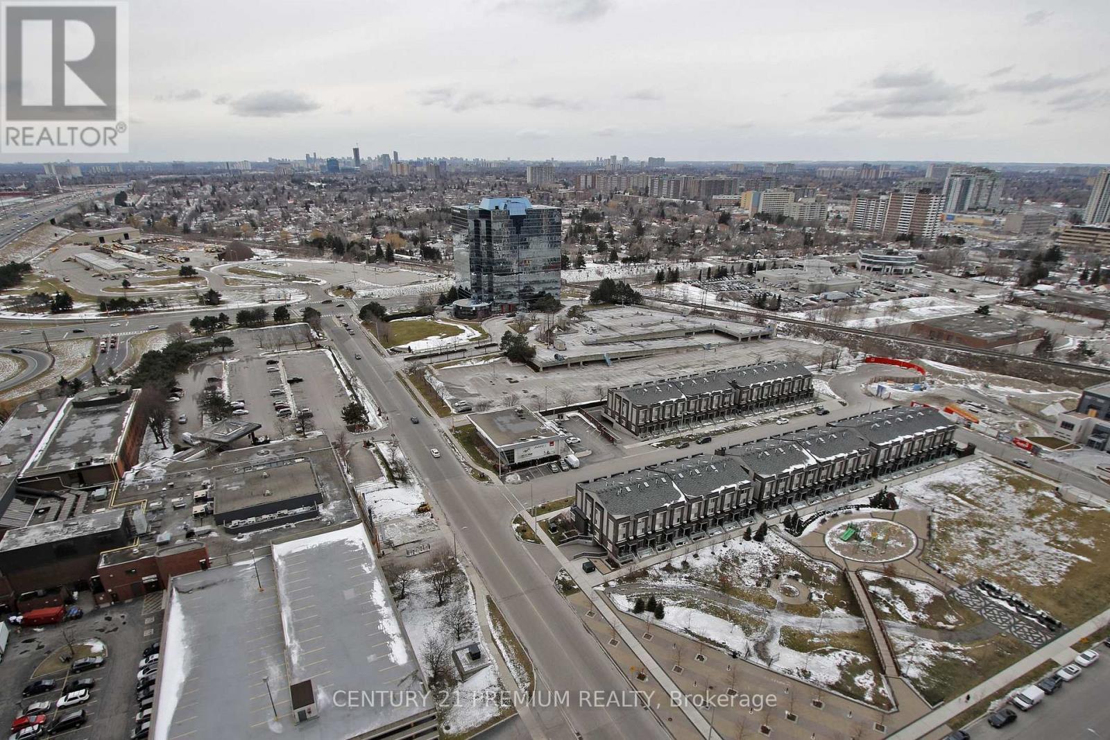 1015 - 135 Village Green Square, Toronto, ON - Outdoor With View