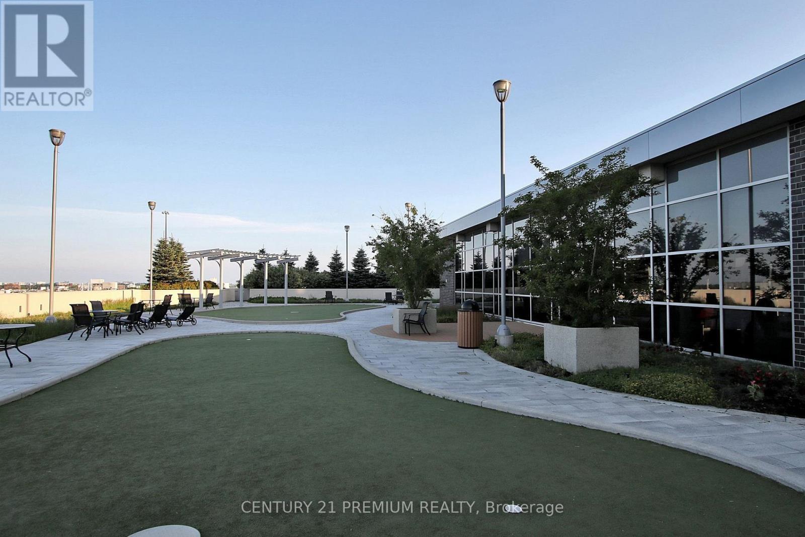 1015 - 135 Village Green Square, Toronto, ON -