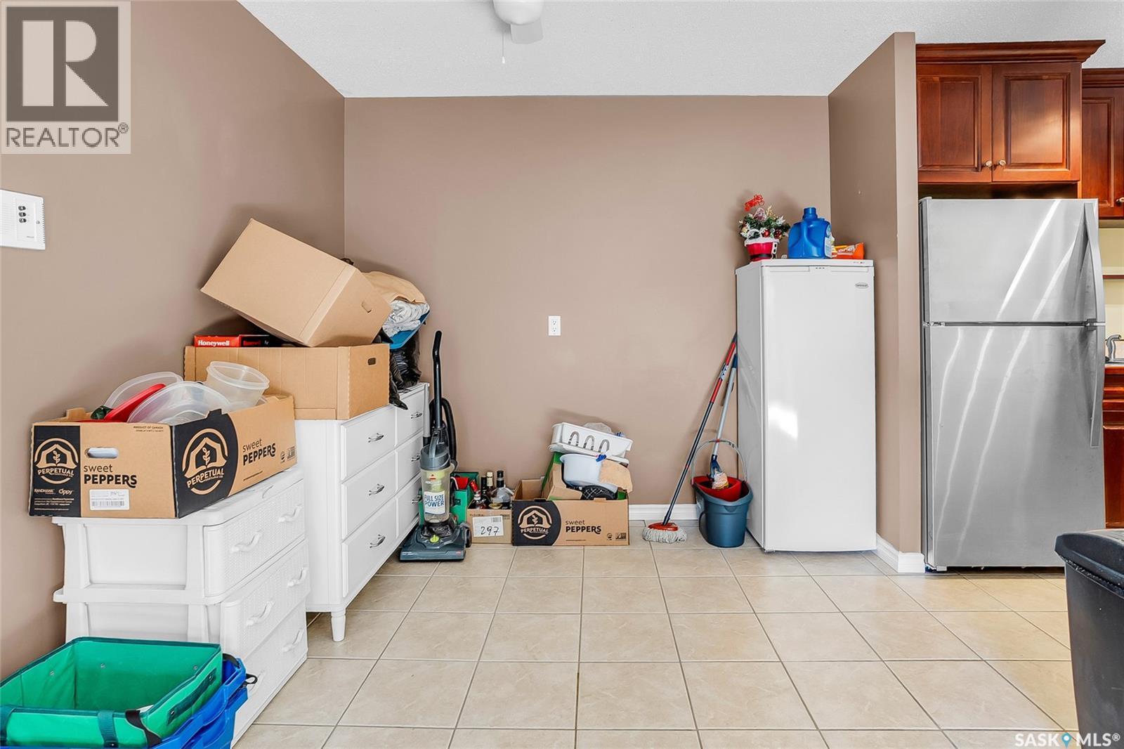 302 437 Pendygrasse Road, Saskatoon, SK - Indoor