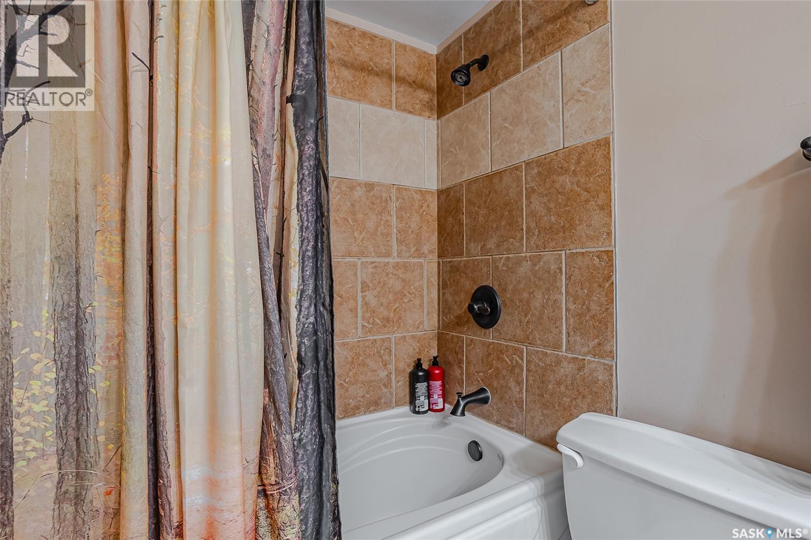 302 437 Pendygrasse Road, Saskatoon, SK - Indoor Photo Showing Bathroom