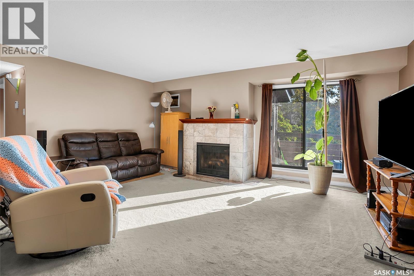 302 437 Pendygrasse Road, Saskatoon, SK - Indoor Photo Showing Living Room With Fireplace