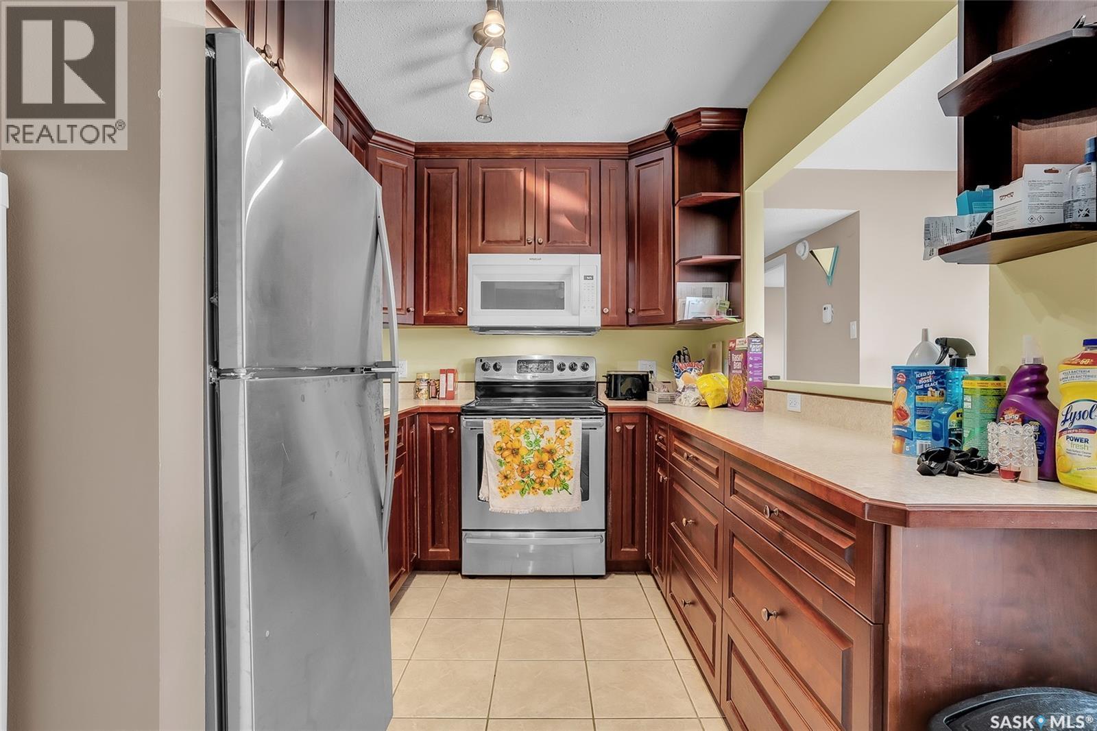 302 437 Pendygrasse Road, Saskatoon, SK - Indoor Photo Showing Kitchen