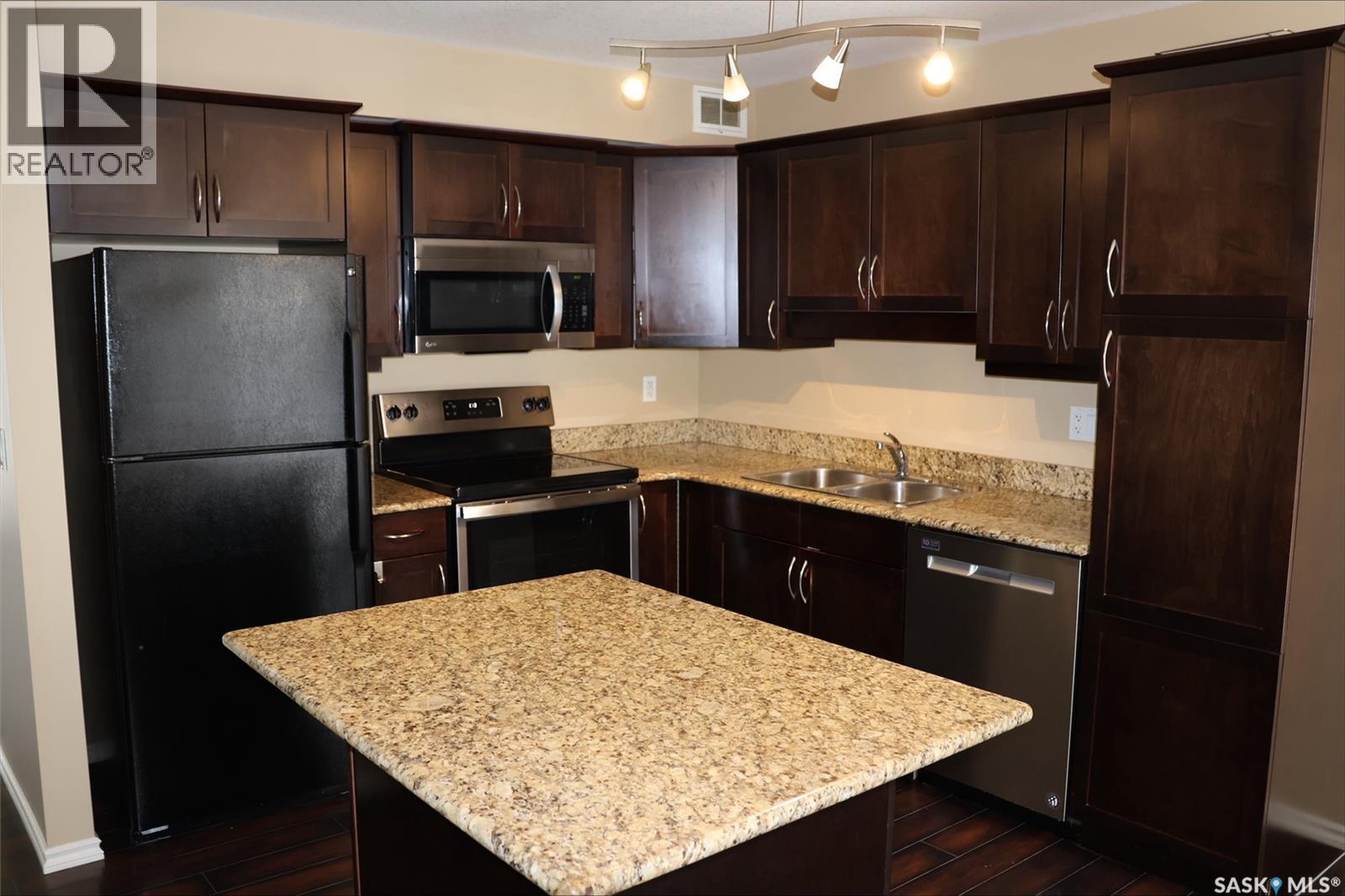 410 615 Lynd Crescent, Saskatoon, SK - Indoor Photo Showing Kitchen With Double Sink