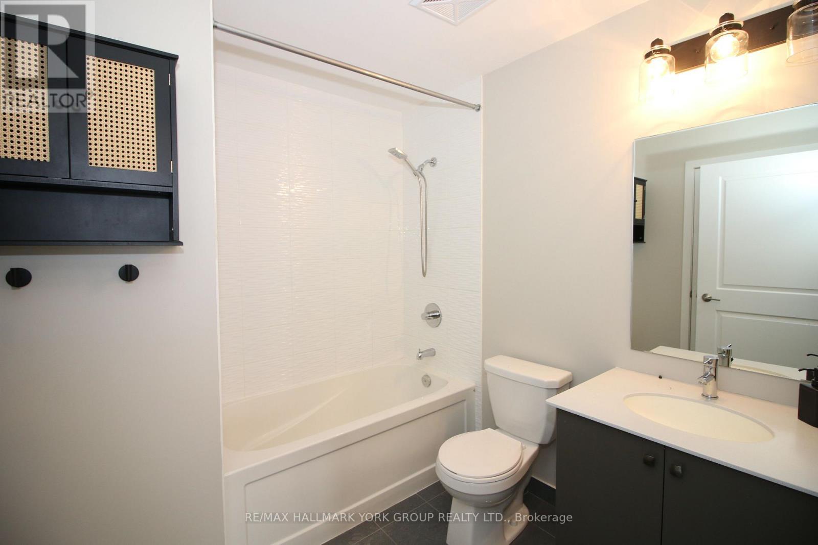 225 - 555 William Graham Drive, Aurora, ON - Indoor Photo Showing Bathroom