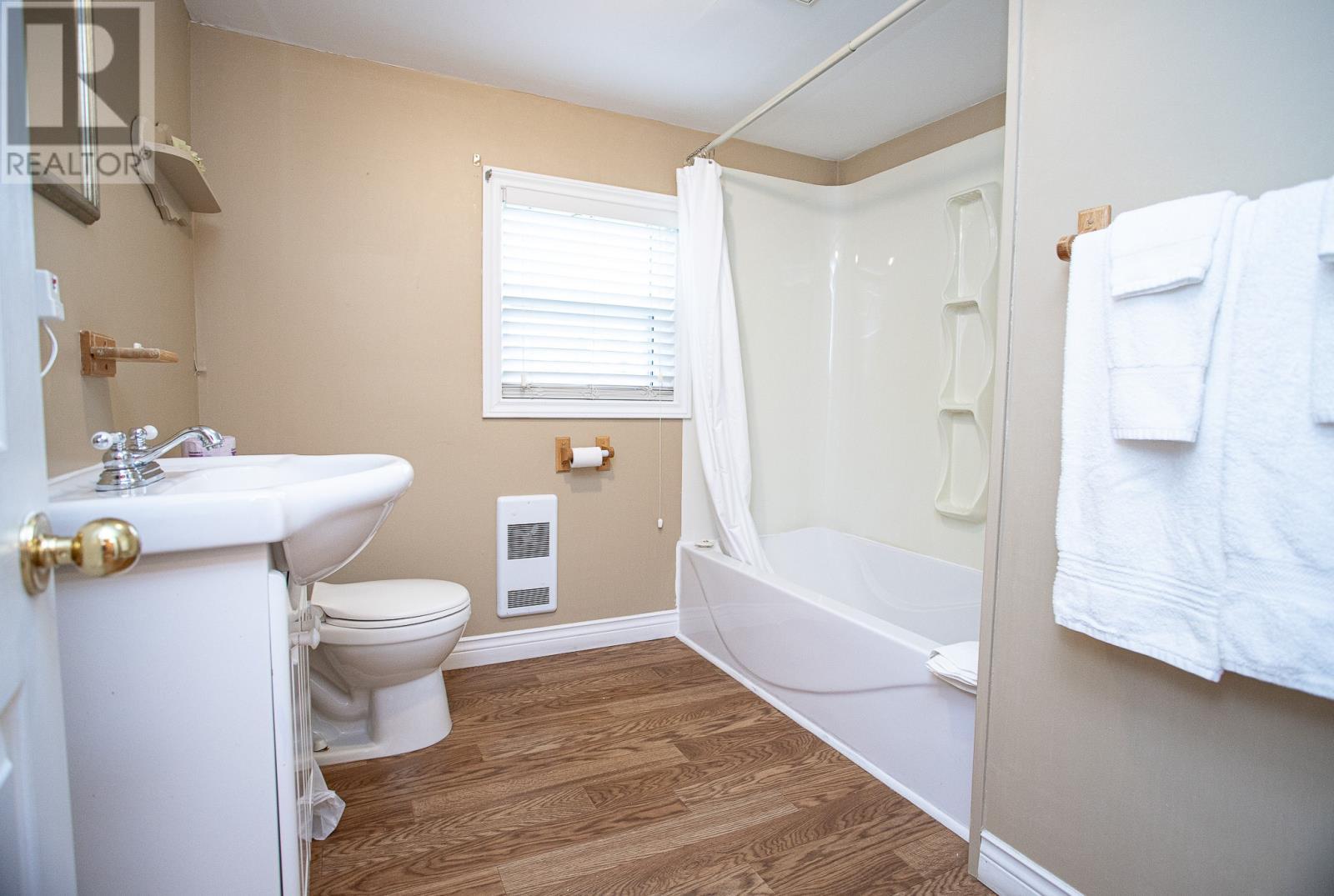 5 Ash'S Lane, Trinity, NL - Indoor Photo Showing Bathroom