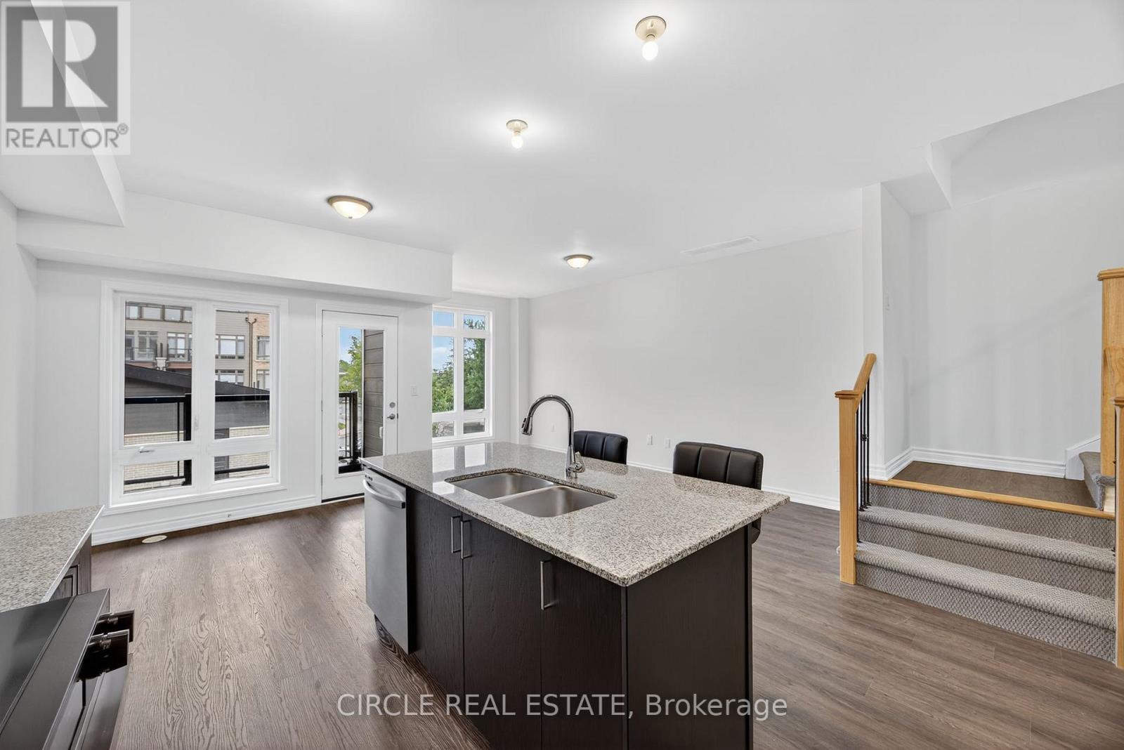 6 Wyn Wood Lane, Orillia, ON - Indoor Photo Showing Kitchen With Double Sink With Upgraded Kitchen