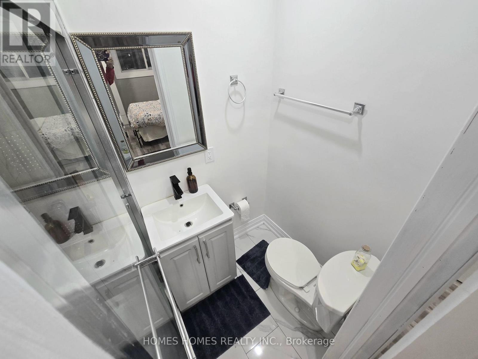 Ensuite Master Full Bath - 65 Elnathan Crescent, Toronto, ON - Indoor Photo Showing Bathroom