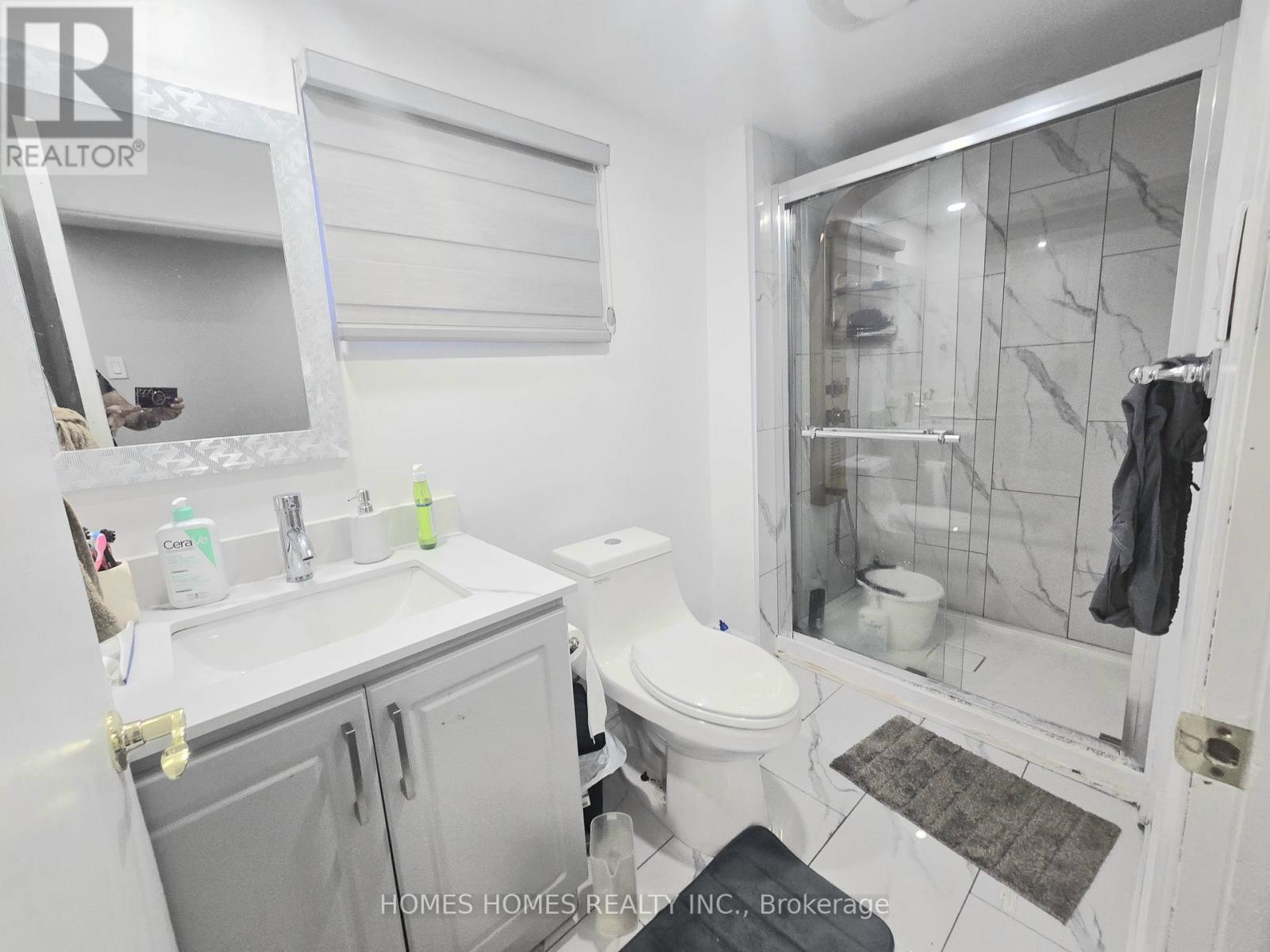 4th Full Bath - 65 Elnathan Crescent, Toronto, ON - Indoor Photo Showing Bathroom