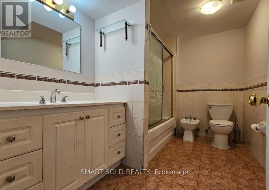 #Lower Level - 2417 Whaley Drive, Mississauga, ON - Indoor Photo Showing Bathroom