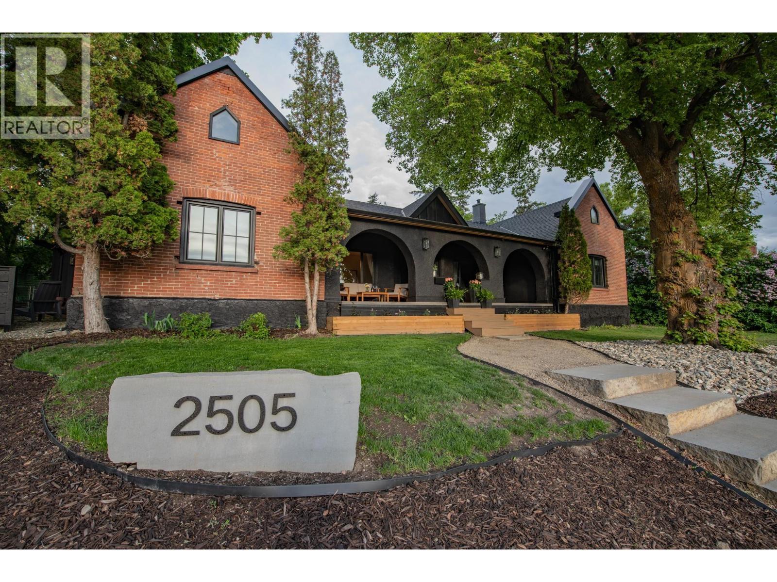 2505 23 Street, Vernon, BC - Outdoor With Deck Patio Veranda