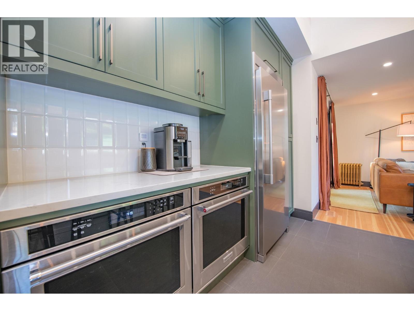 2505 23 Street, Vernon, BC - Indoor Photo Showing Kitchen