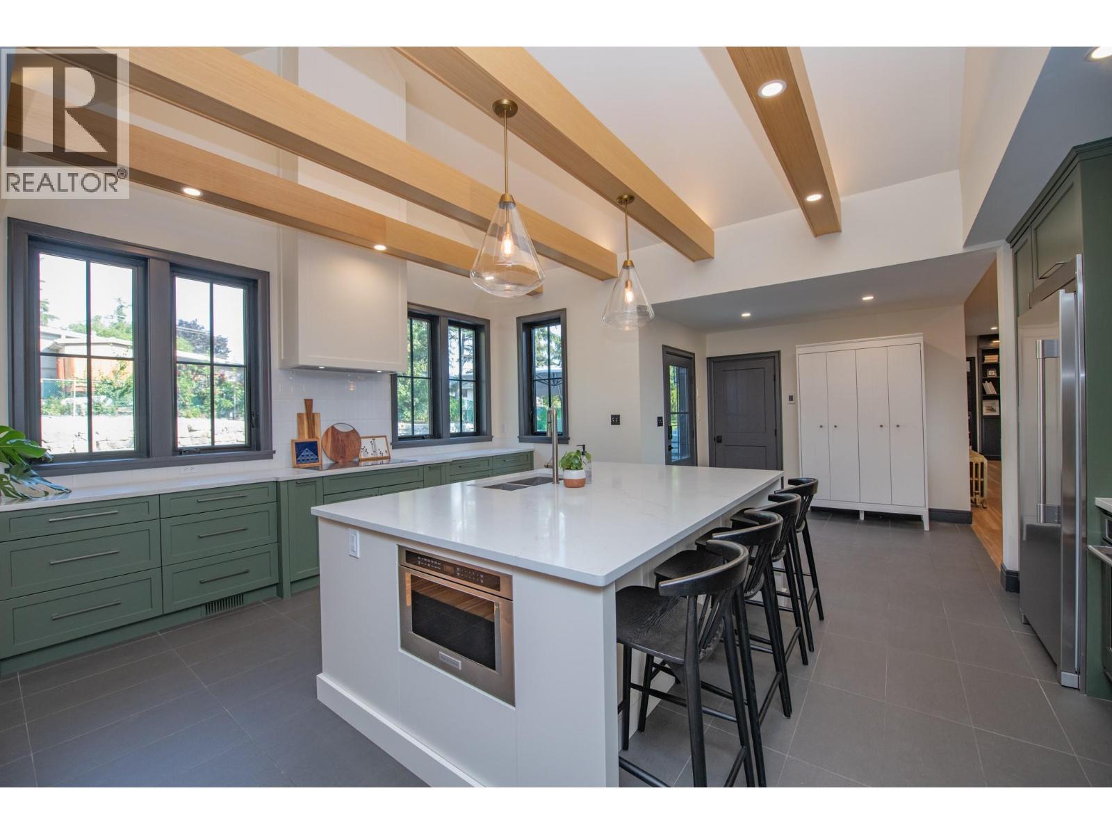 2505 23 Street, Vernon, BC - Indoor Photo Showing Kitchen