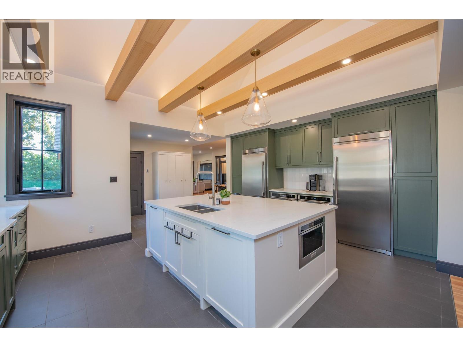 2505 23 Street, Vernon, BC - Indoor Photo Showing Kitchen With Double Sink